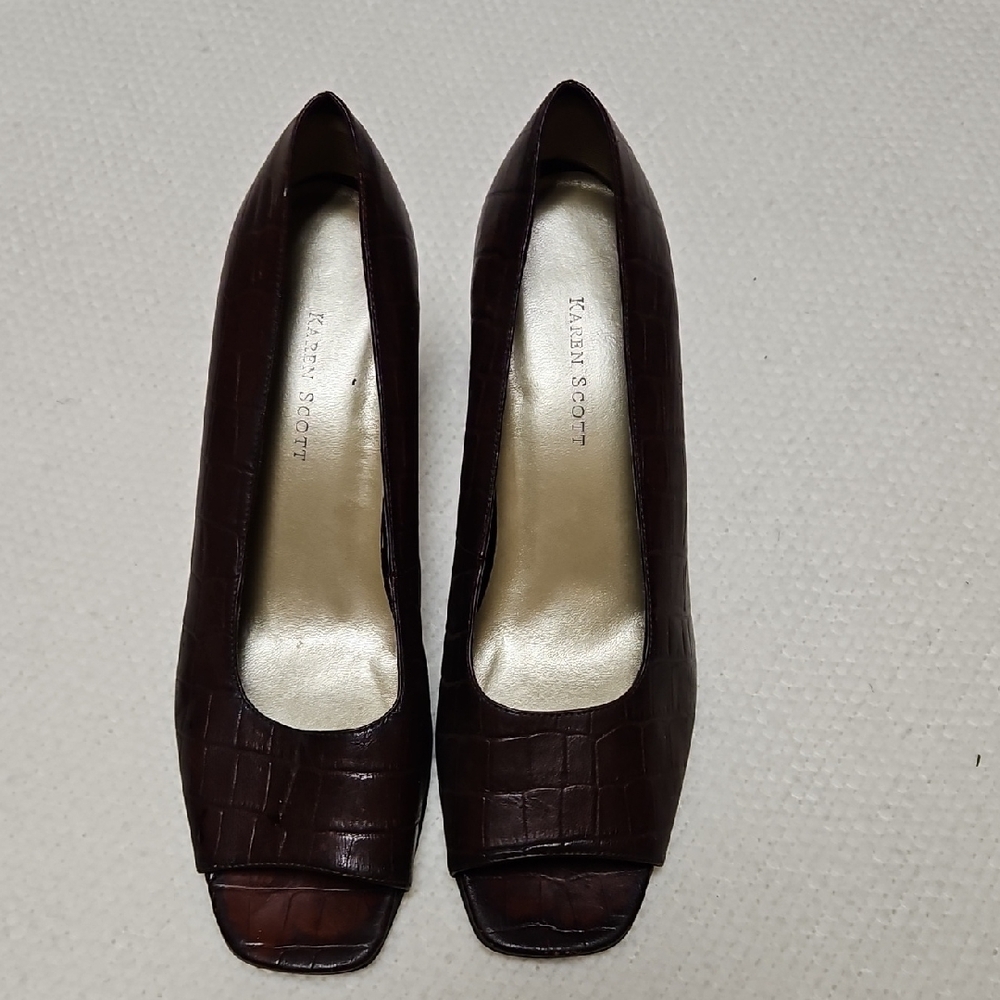 Karen Scott Chocolate Croc-Patterned Heels